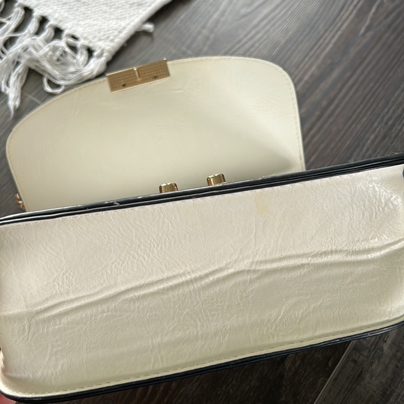 Michael Kors White Crossbody Bag gold Chain - Picture 10 of 10